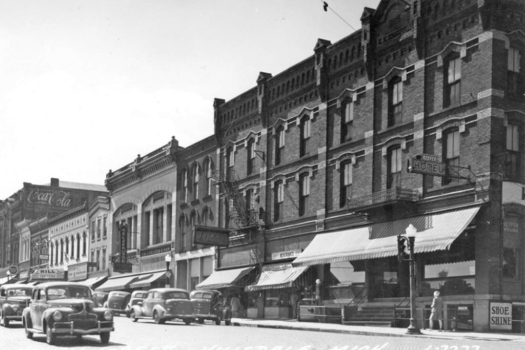 vintage photo of exterior of the keefer house hotel